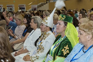 На «Большом женсовете» обсудили вопросы демографии и семьи